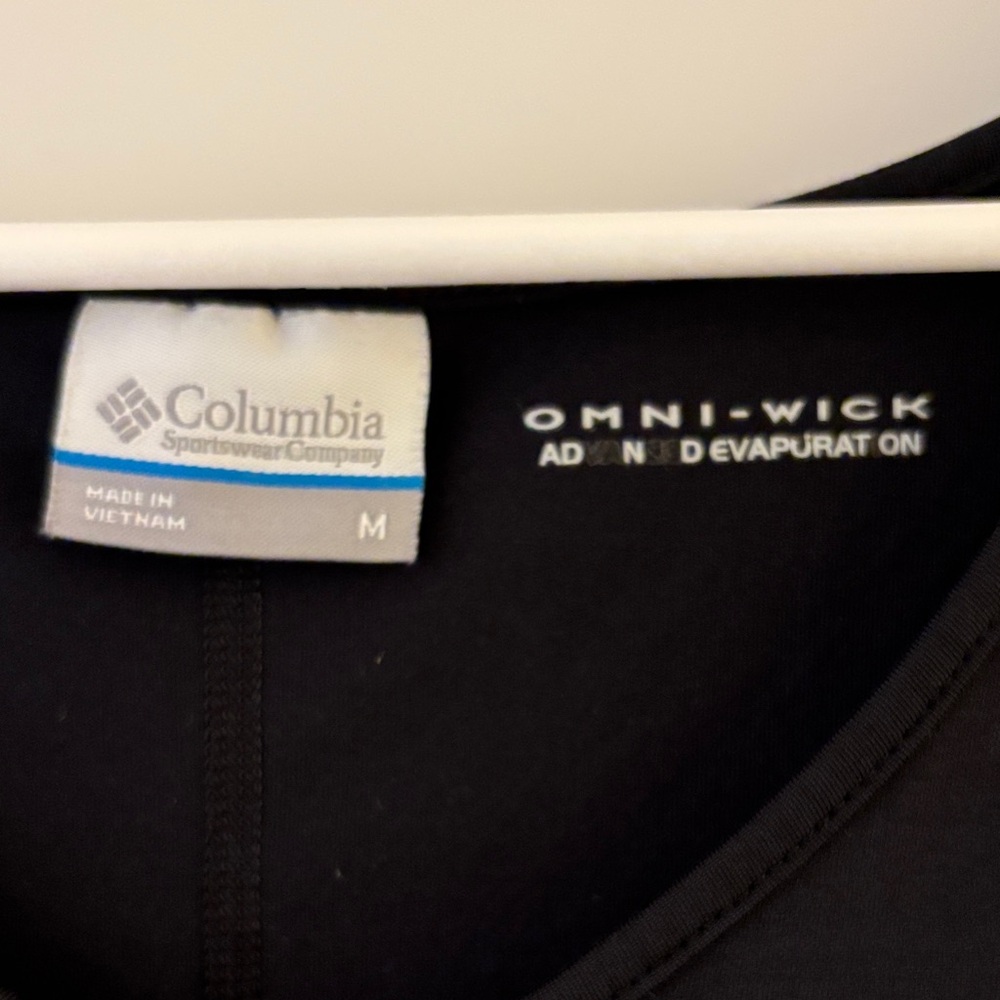 Columbia Black V-Neck Short Sleeve Top - Picture 2 of 6